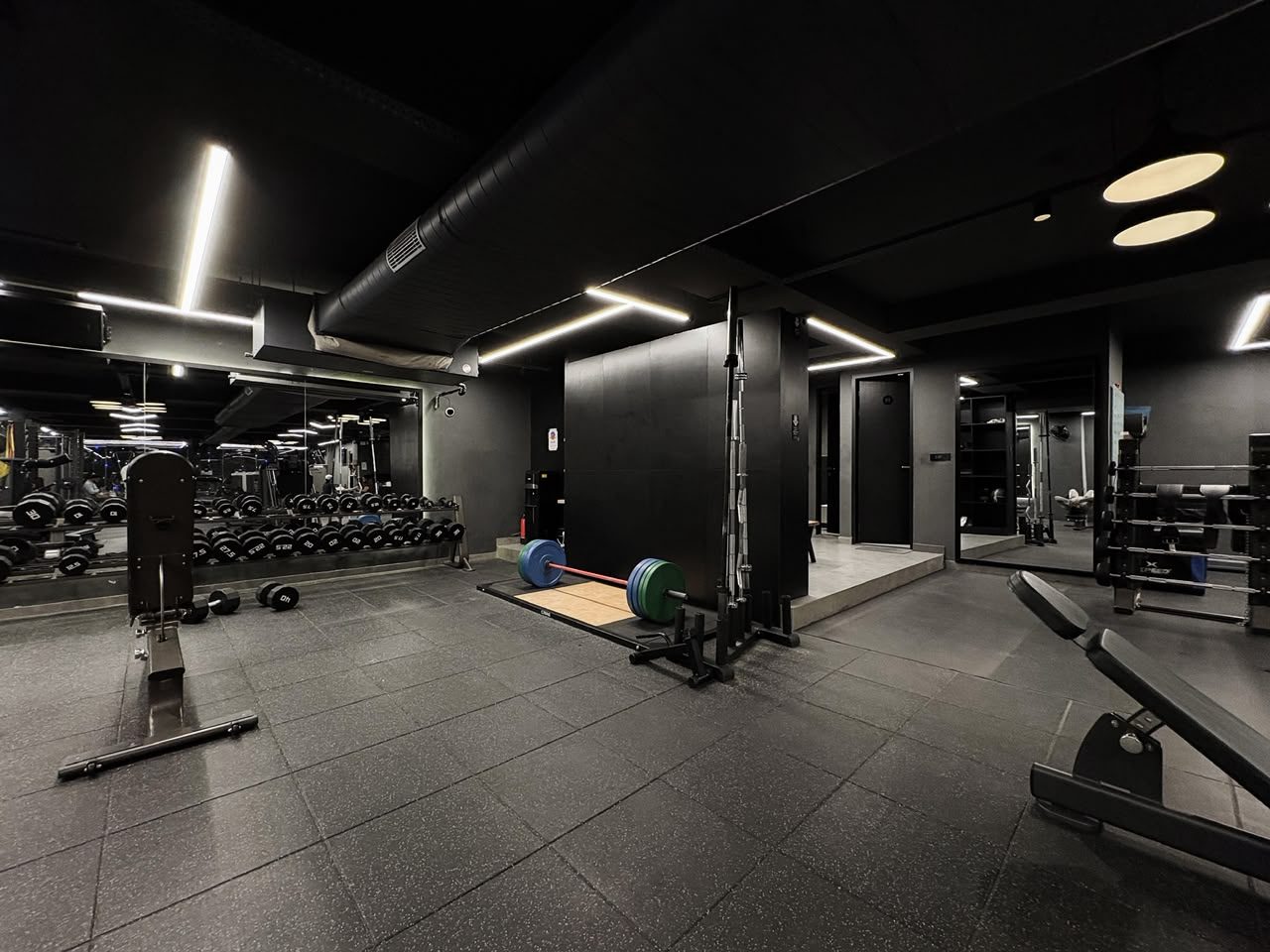 Free Weights at Dwarka Sector 23 Branch
